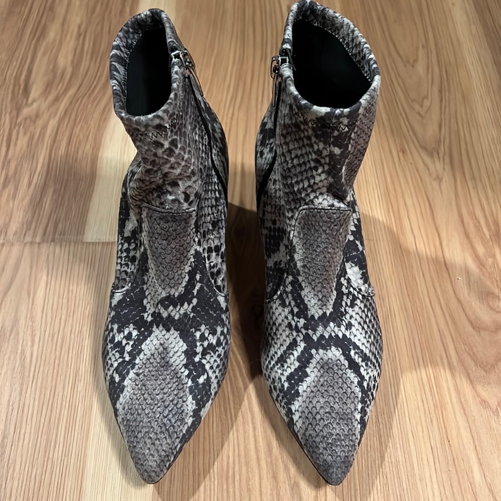 Marc Fisher Size 5.5 Snakeskin Suede Booties